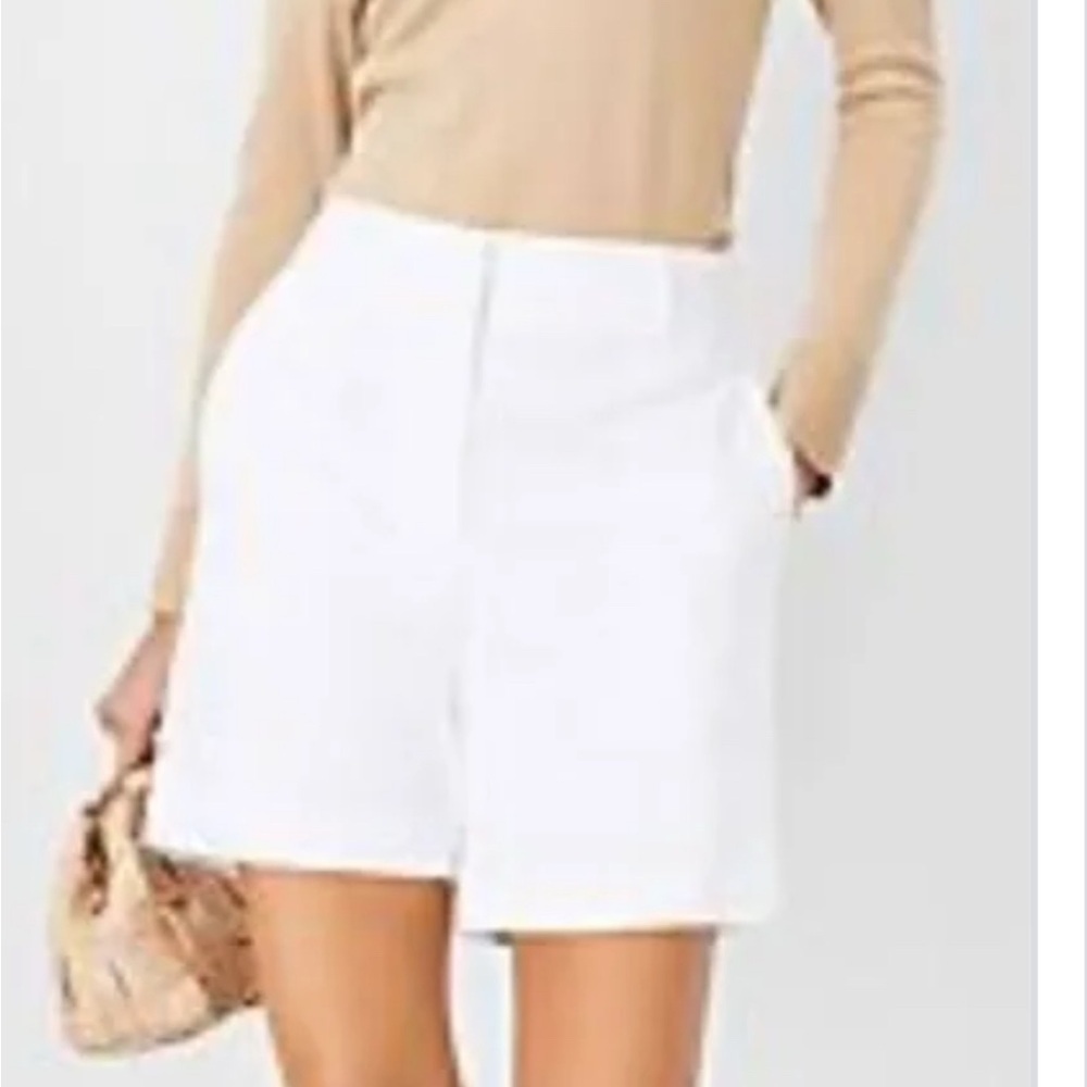 Ellen Tracey women’s White Pleated Belted Dress Shorts Size S NWT costal summer